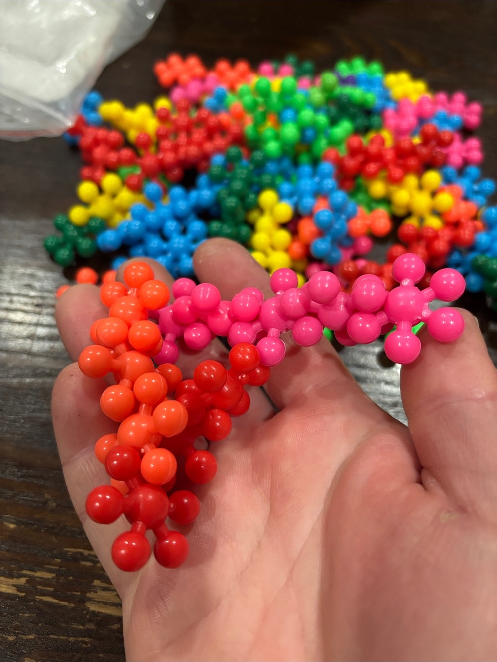 100 Colorful Interlocking Plastic Building Pieces - Multicolor - Picture 2 of 5